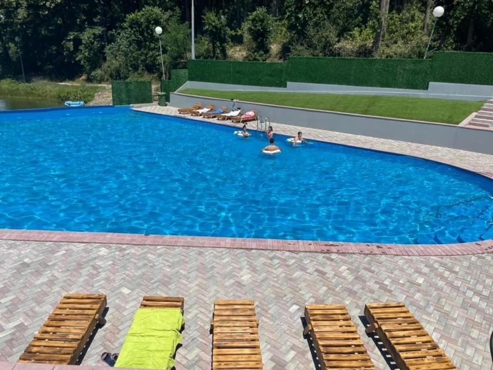 Готель Jezero Kudrec Smederevska Palanka Екстер'єр фото